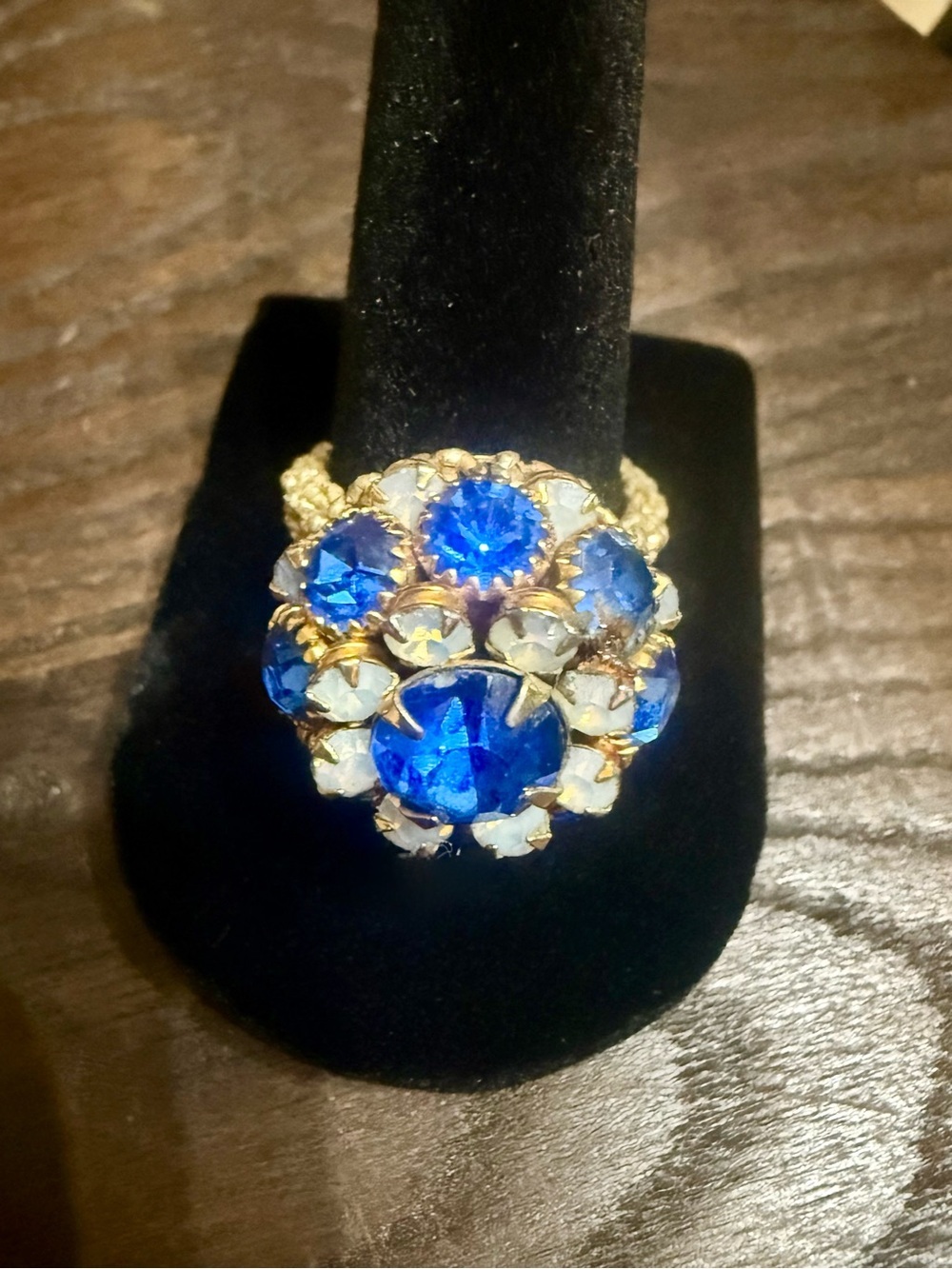 Vintage Mid-Century Blue Rhinestone Dome Cocktail Ring – Twisted Rope Band - Picture 6 of 7